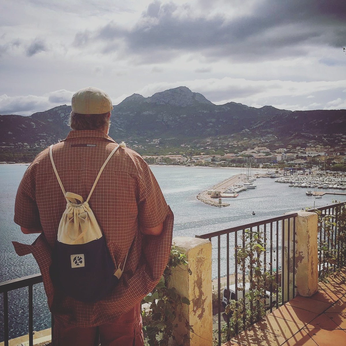 Vom Winde verweht. 💨 #Corsica at its best. 🏖️🤙👍 Mit dabei der brandneue #YogaBag von #undlos

und-los.ch/yogabag

#view #wind #seaside