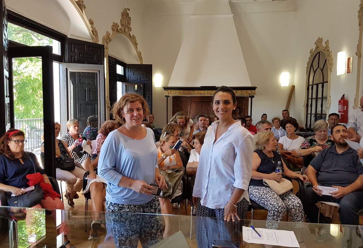 El gobierno local se reúne con los propietarios y cuidadores de los 47 patios participantes en el Concurso de 2017 escordoba.com/?p=37725