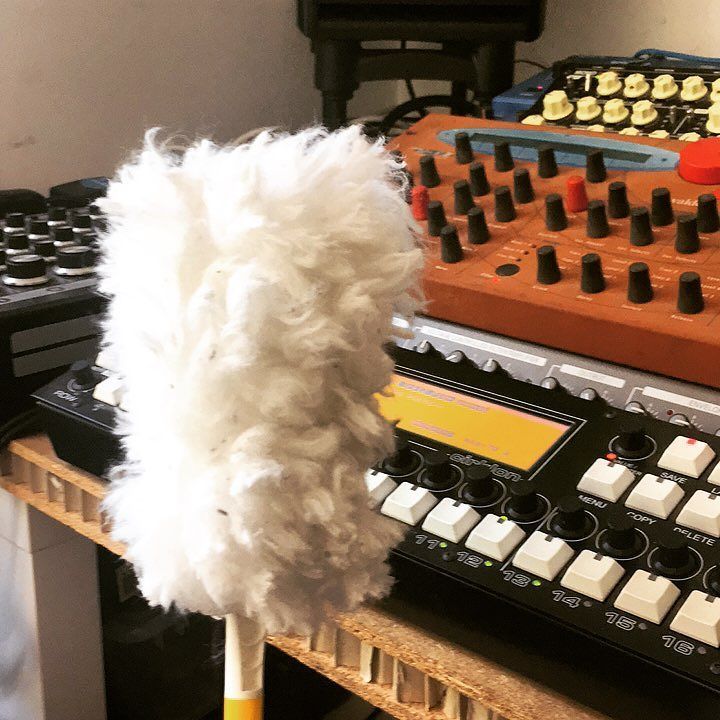 Opuswerk's tweet photo. A studio's best friend. 
Keep your gear clean and dust free ;)
#studiolife #studiotip https://t.co/1ycOBOlKc1 https://t.co/6lBfgkgRAe