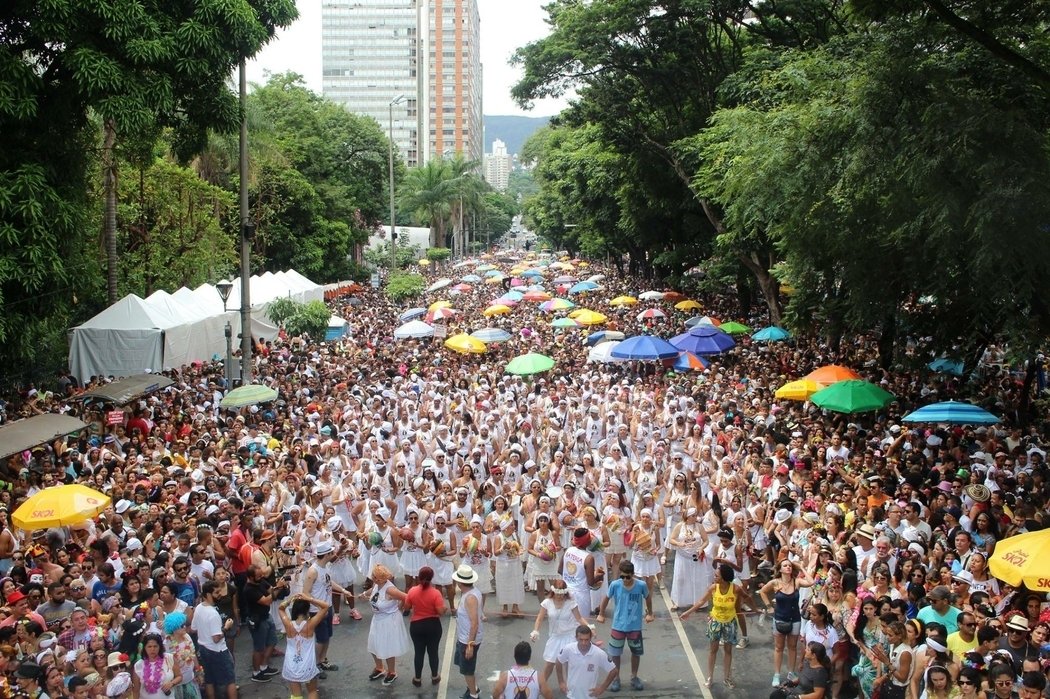 eusoubh: Saudades do Carnaval de BH? Tem ensaio do bloco Baianas Ozadas neste findi!  bit.ly/2xgXjjU