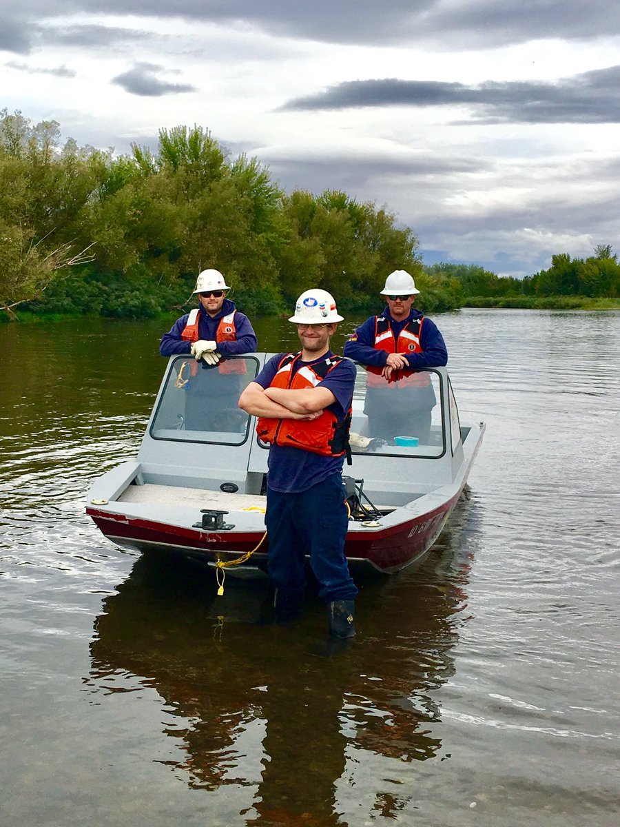 H2OEnvironment's tweet photo. Boom Busters- no river to shallow! #kingfisherboats #osro #emergencyresponse #EmergencyPreparedness https://t.co/BC5fDbF1Jd