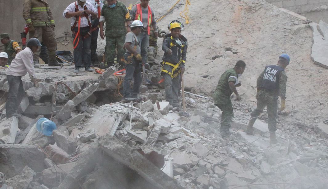 nmas's tweet photo. Declaran tres días de luto nacional por las víctimas del sismo del 19 de septiembre https://t.co/17ve2GkuVu https://t.co/PTpS13oeVc