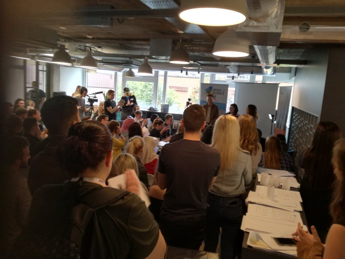 LeaskGeoff's tweet photo. Standing room only for the #freshstart2017 @workclockwise with @YE_Scotland  @bridge2business #inspire #connect #support #learningbydoing https://t.co/vpEylUEGVC