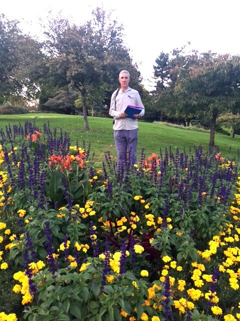 BathnesParks's tweet photo. Bathnes and Keynsham in Bloom welcomed RHS Judge Tony Moore to Keynsham Memorial Park yesterday - Pride in Parks category 🌼🌻🙂 https://t.co/fpRiypuuvf