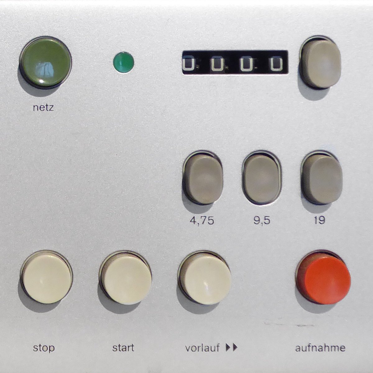 presentcorrect's tweet photo. Button joy @Vitsoe 

https://t.co/qLkRdBhQ8i https://t.co/APYuzuAhQ5