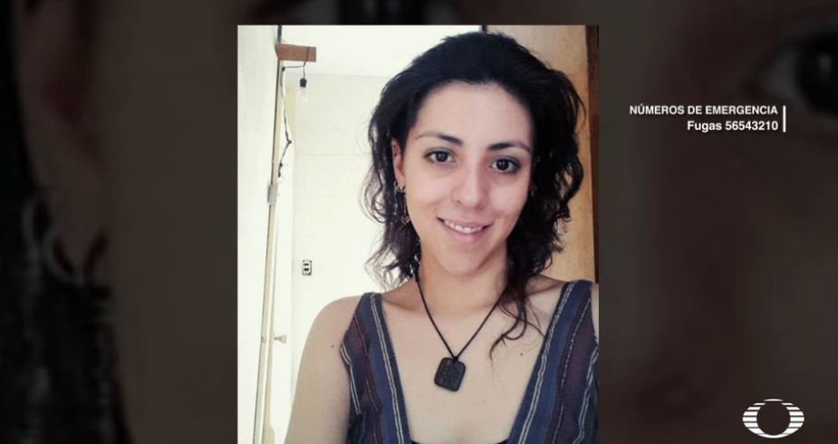 nmas's tweet photo. Mujer busca a su hija quien desde el día de ayer permanece desaparecida, no sabe si está en los escombros o en hospitales #DespiertaConLoret https://t.co/Wf1mYEgWlx
