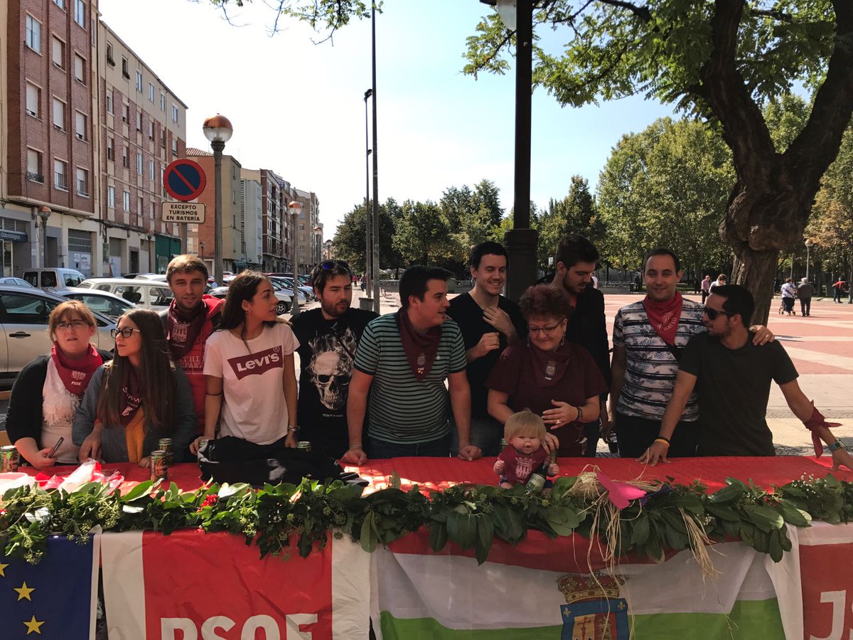 jslogrono's tweet photo. En el #ConcursoDeCalderetas de #SanMateo2017. Nos ha quedado buenísima y, en buena compañía, nos la hemos comido muy a gusto  #SanMateoPSOE https://t.co/HaiD7tVhPs