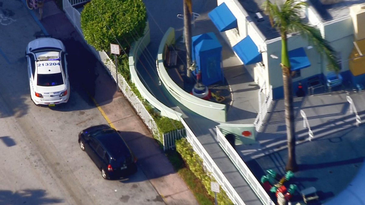 Lyft driver leaves with child in car, police say bit.ly/2hg6TiY?utm_me… https://t.co/GLhirvhM5G