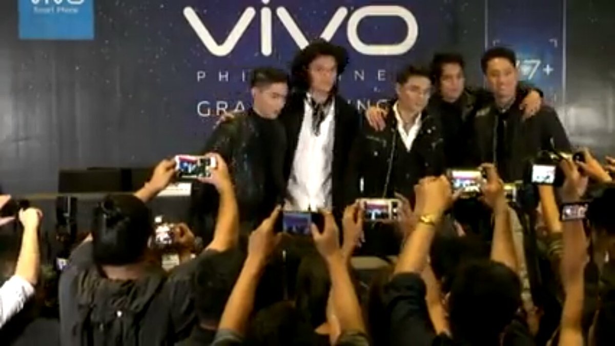 WennMagallanes's tweet photo. Thank You @Vivo_Phil for having our boys and for giving them opportunity😘😘
@BoybandPH 

#V7PlusLaunchPH WithBoybandPH https://t.co/xFKEcqV6SU