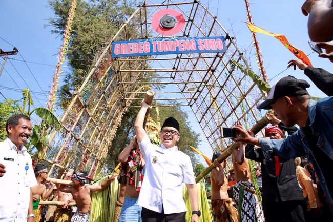 Sambut Suro, Tumpeng Raksasa Diarak di Dusun Pekulo Banyuwangi dlvr.it/PpGFtV #banyuwangi