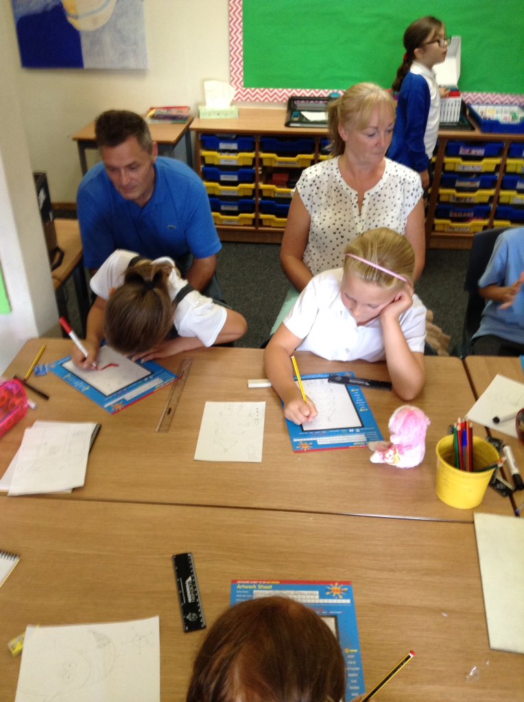Year4CLS_CE's tweet photo. Open afternoon today and it's feeling Christmassy designing our cards. https://t.co/qmWluFL4hM