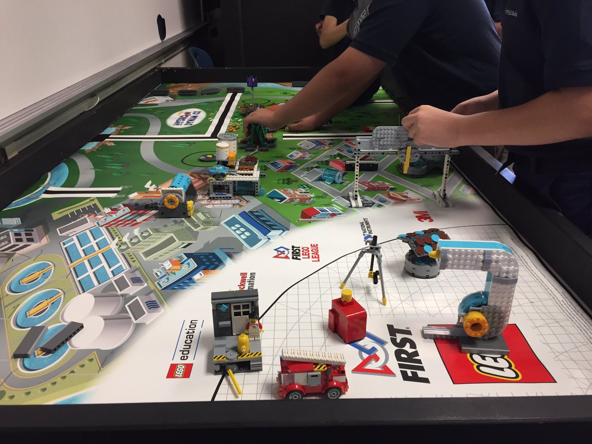 elvina24's tweet photo. Field set up! #myflinthill #MSrobotics #firstlegoleague #hydrodynamics https://t.co/WkaLTOM5Mw