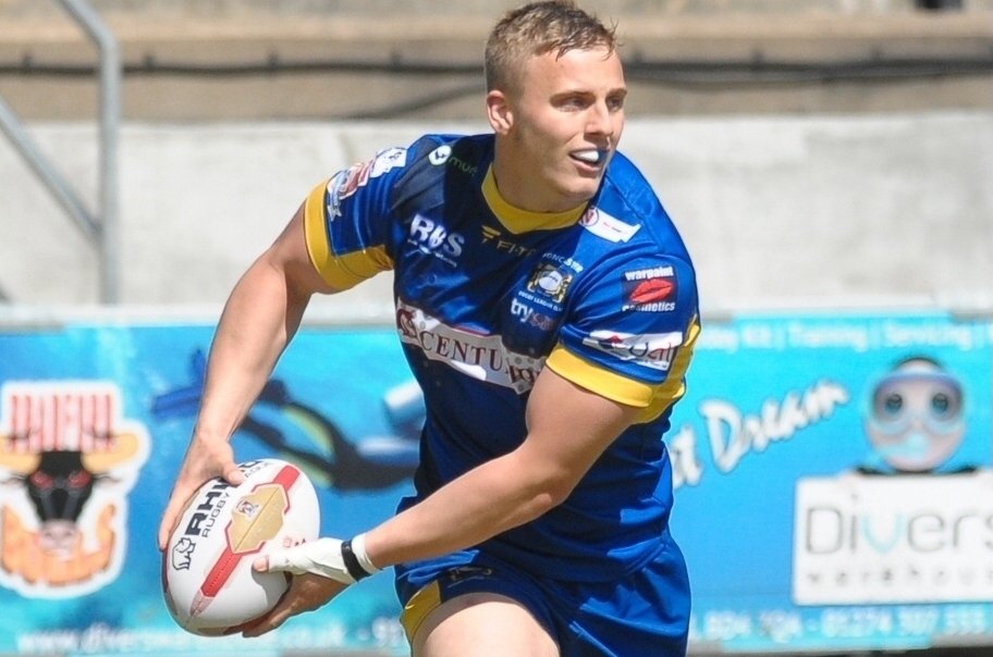 HunsletRLFC's tweet photo. We can today announce that our first new signing for 2018 is Brad Foster, 22 a back row forward from @DewsburyRams https://t.co/fD0SBC9XOC https://t.co/3yg7xYxYmW