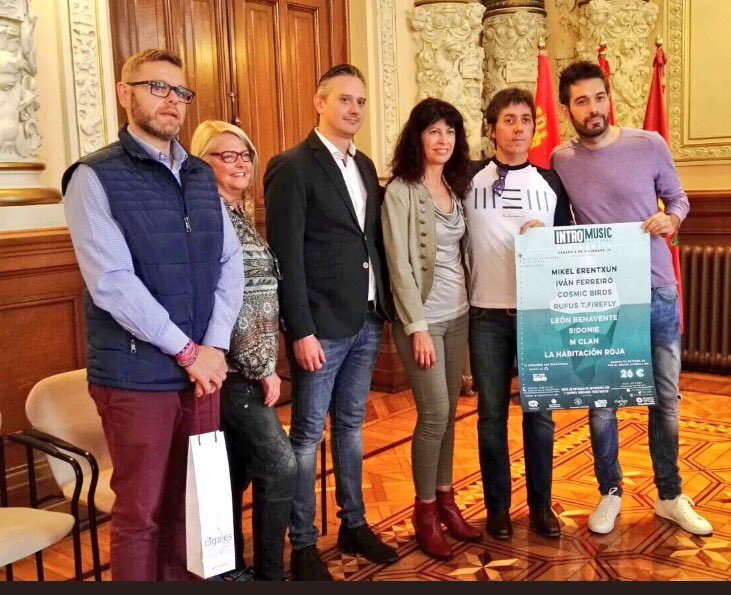 RobertoTerne's tweet photo. Buen acompañado presentando el @IntroMF con @danimartinezweb @AyuntamientoVLL @centrobuendia @DOCigales @Chuspi79 arrancamos 2diciembre https://t.co/xbDYPgR0WQ