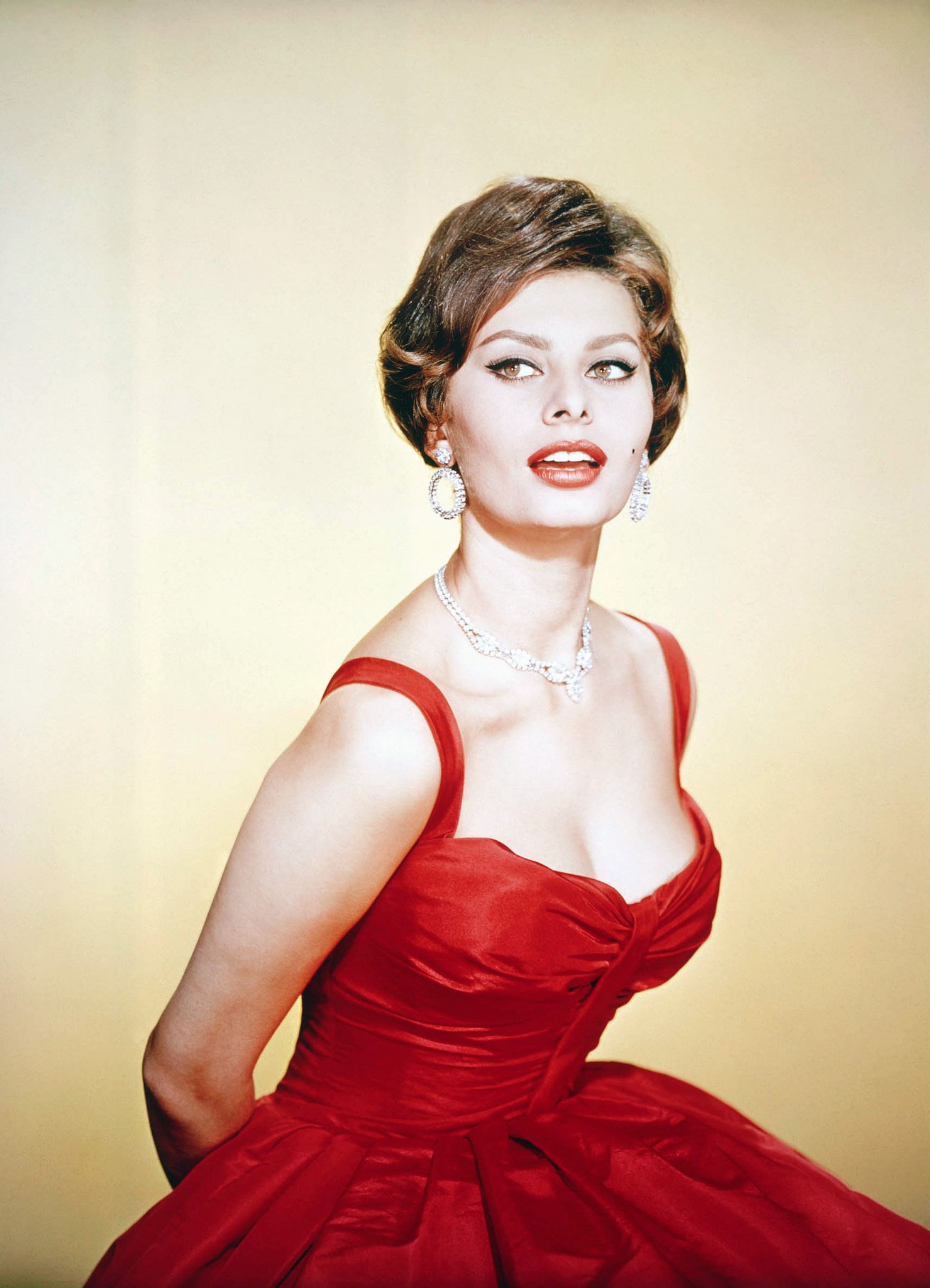 Happy Birthday to the living legend Sophia Loren,  who turns 83 today!(September 20, 1934) 