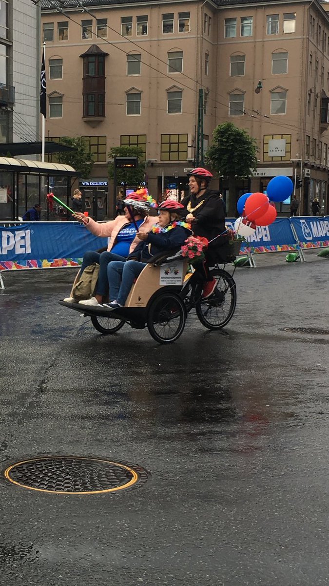 Landets kuleste ordfører! Hurra for <a href="/MarteMP/">Marte Mjøs Persen</a> og SykkelVM for eldre! #Bergen #Bergen2017 #2vm