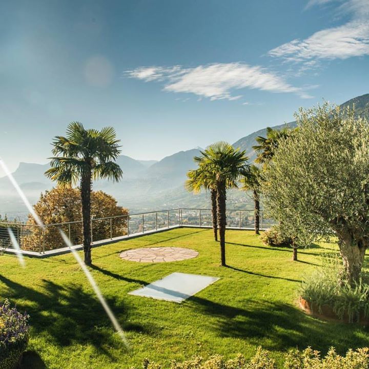 castel_hotel's tweet photo. Die Sonne ist zurück ☀️ 😊 #thesunisback #autumn #bluesky #someclouds #niceweather #sunshineagain #happyguests #whataview #niceview #city #M… https://t.co/nesDvGRWF7