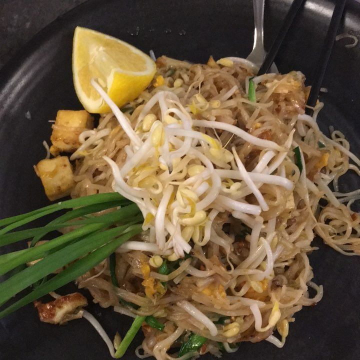 tiphereth's tweet photo. The best Pad Thai outside of Thailand 🇹🇭 #sydneythaifood #booncafe https://t.co/WVs4DxK8gc https://t.co/rLnoPY9oQb