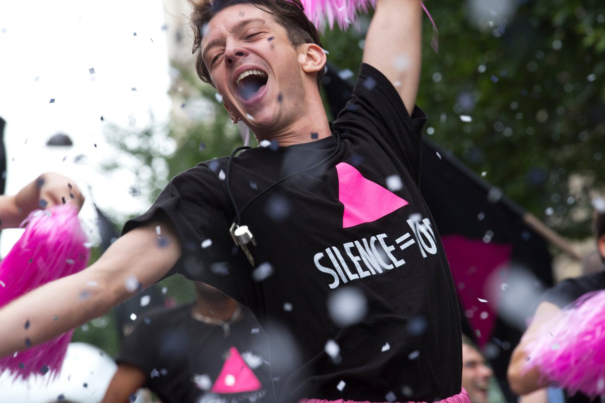 Festival_Cannes's tweet photo. 120 battements par minute de Robin Campillo, Grand Prix #Cannes2017 représentera la France aux #Oscars2018! On croise les doigts! #120bpm https://t.co/JqxQTGuDso