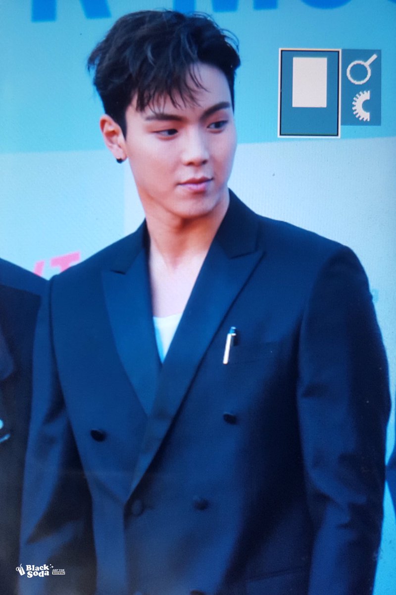blacksoda0618's tweet image. 170920 소리바다 레드카펫 
#몬스타엑스 #셔누 #SHOWNU
 @OfficialMonstaX