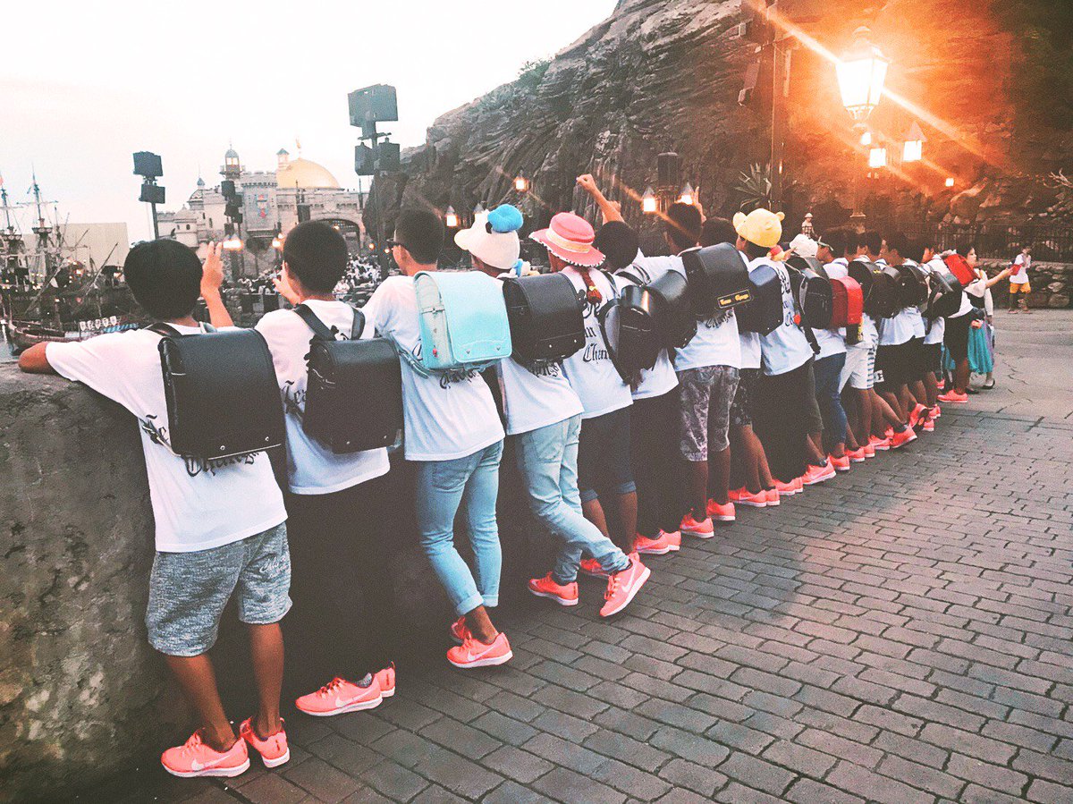 Ricky 昨日はチャンガで ディズニーシー 全員でランドセル ピンクの で行ってきた いろいろな人と写真とったね笑笑 帰りの電車もめちゃくちゃ楽しかった また半年後楽しもうね Ricky 昨日はチャンガで ディズニーシー 全員でランドセル ピンクの で行ってきた いろいろな人と写真とったね笑笑 帰りの電車もめちゃくちゃ楽しかった また半年後楽しもうね