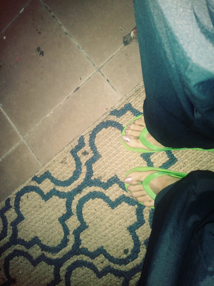 Topeka00000's tweet photo. Here picture of my toes who miss them https://t.co/YxYXPdxQyL