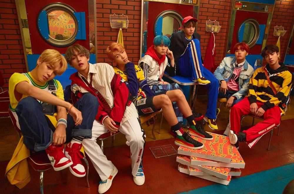 allkpop's tweet photo. BTS break records with 'Love Yourself - Her' album sales
https://t.co/BLXCsX99kt https://t.co/FVtDzaEena