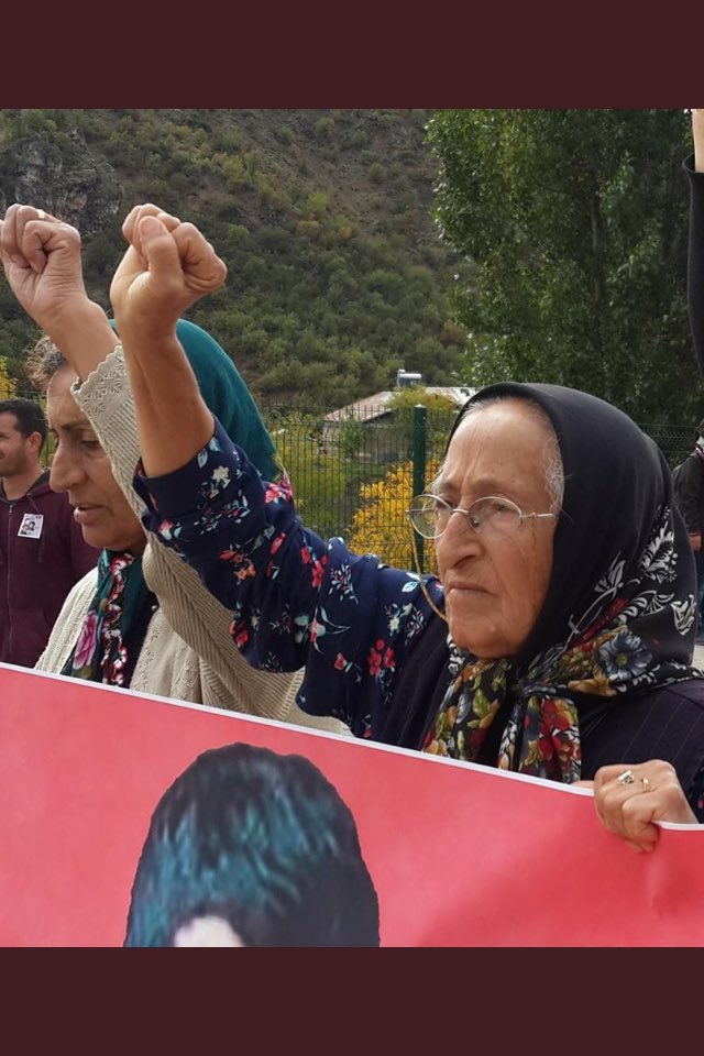 Tüm devrimcilerin annesi Güzel annemizi kaybettik. Güneşi karşılamayı bize bıraktı. Onurlu mücadelesini, çocukları hiç yarım bırakmaycak.