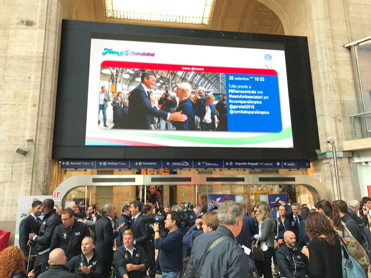 Team Ambasciatori Paraolimpici a @milanocle #cuoreparalimpico