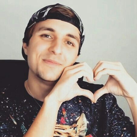 BATALLA ÉPICA 
 
¿A QUIEN PREFIERES?

🔁DAKOTA

 ❤DALAS