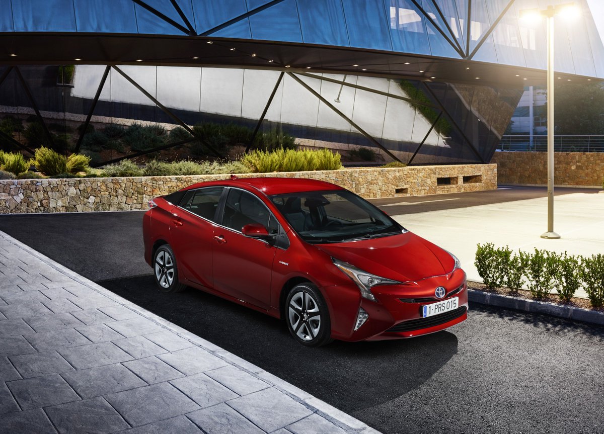 ToyotaMotorCorp's tweet image. Elegance + efficiency = #Prius #ToyotaHybrids