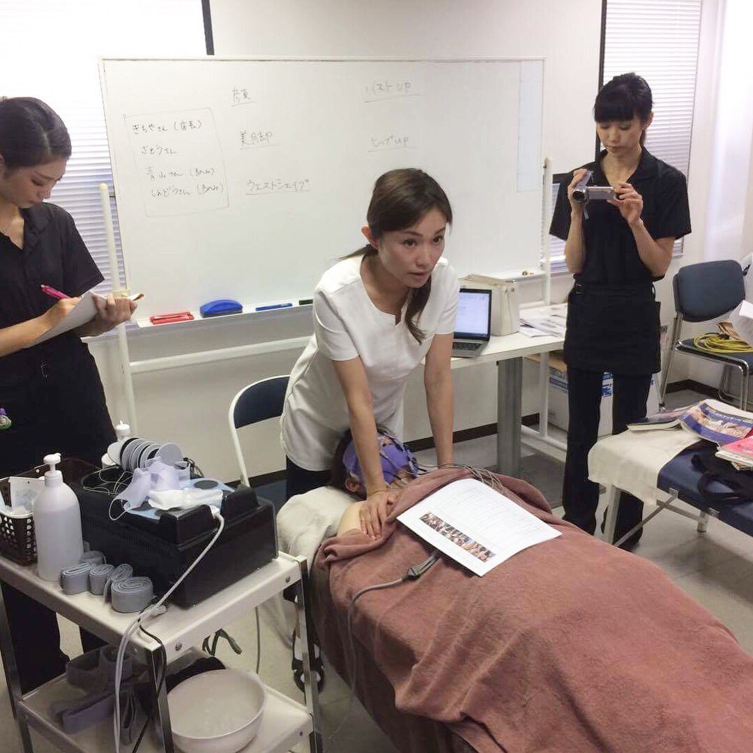 朝井麗華 整体師 おっぱい番長 仙台のリラクゼーションサロン Coran 様へ技術監修 技術提供させて頂きました 一泊2日 みっちりサロンスタッフ達へスパルタ技術指導٩ W و 地元口コミ評価高い人気の整体サロンです 今店舗改装中で 11月