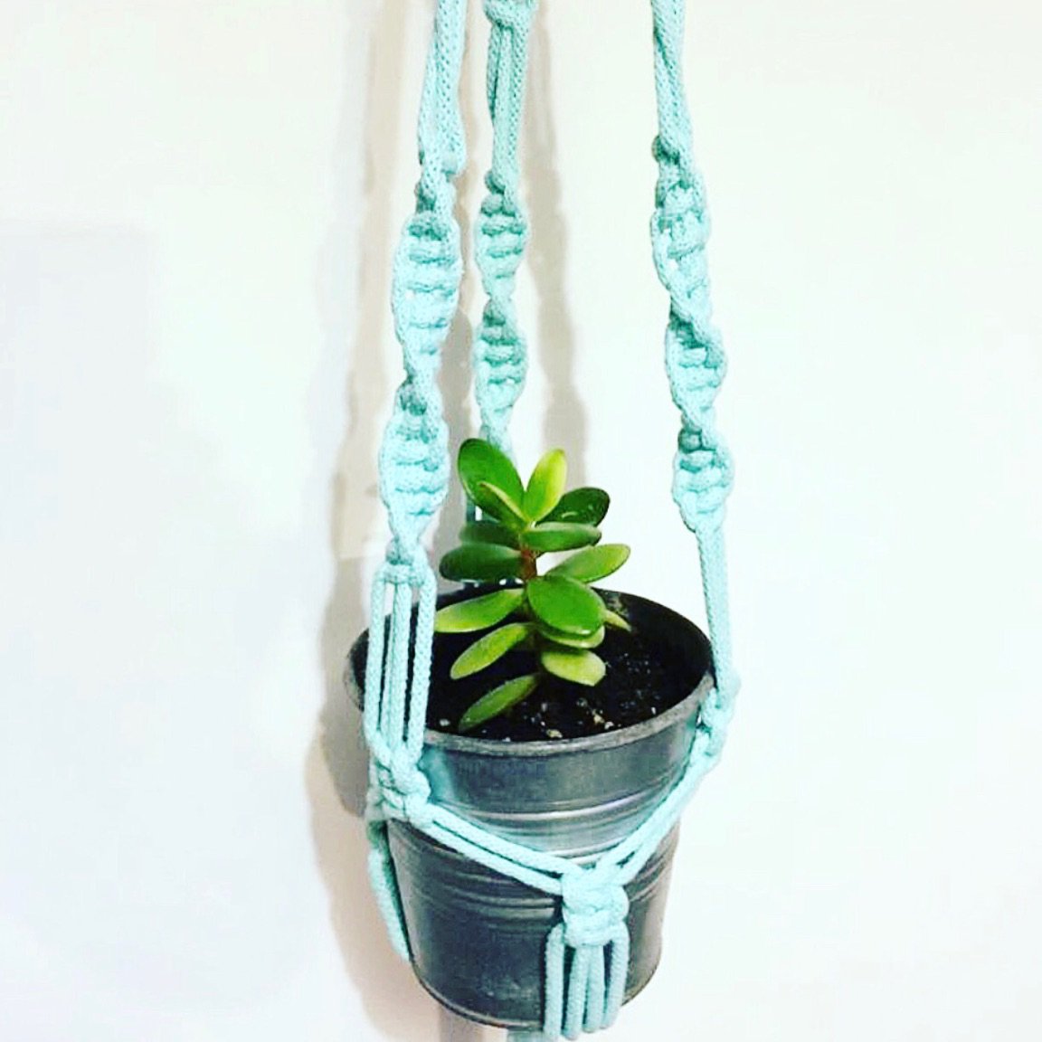 teaandcrafting's tweet photo. Learn how to make beautiful knots and make a trendy #macrame plant hanger this month! We're based in Covent Garden https://t.co/k1RuQkoEQV https://t.co/RSTFhv15xF