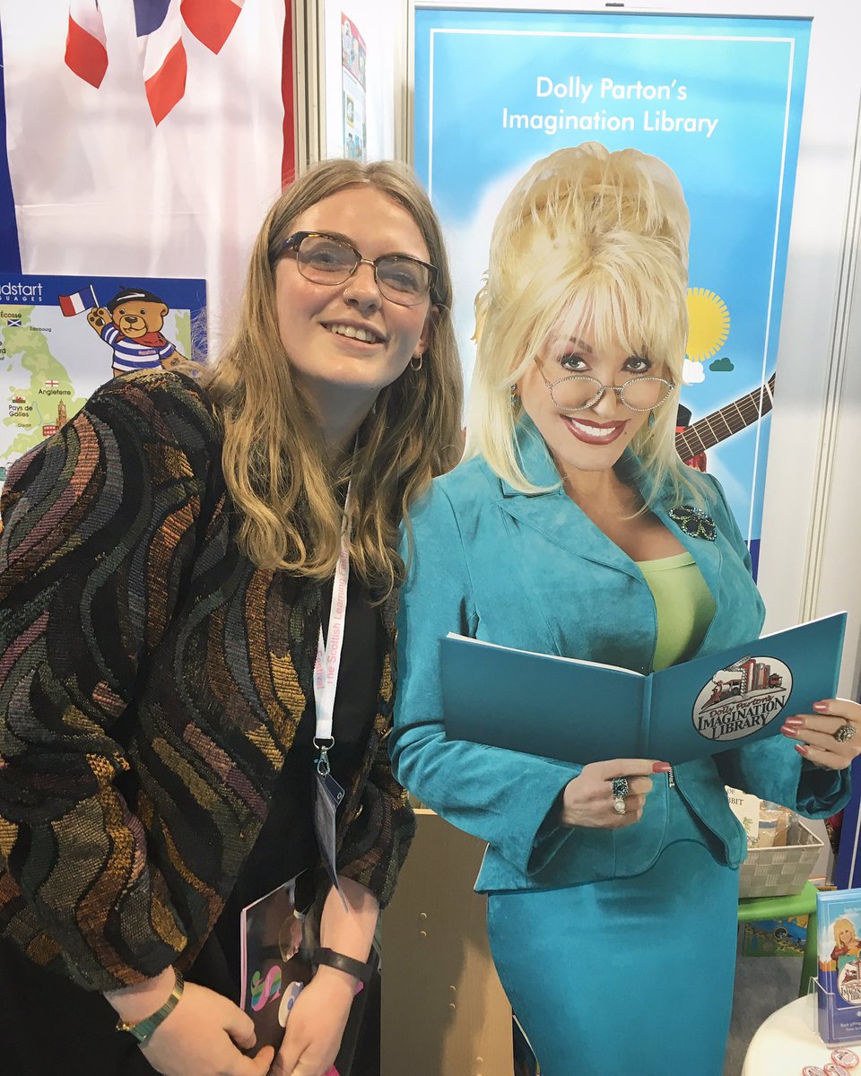 MissMorrison__'s tweet photo. When your two passions meet for the perfect photo opportunity #slf17 #slf #StrathPGDE #dollypartonimaginationlibrary https://t.co/NU5nJEjVFb