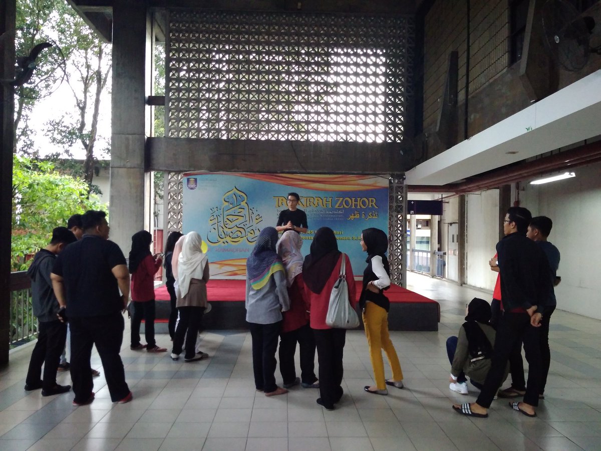 APTClub_14's tweet photo. Whoaaa that's quick ! Everybody is here already! Who will win? 
Stay tuned! 
 #EnglishHunt https://t.co/1IuuhZSDZk