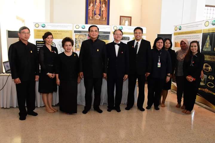nuclear_pr's tweet photo. นายกฯประยุทธ์ เยียมชมผลงานการตรวจวิเคราะห์ทองโบราณด้วยรังสีเอกซ์ของ สทน.#นิวเคลียร์เทคโนโลย ี#XRF #สทน.#radiation #nuclearinthailand https://t.co/lArqKdF7ve