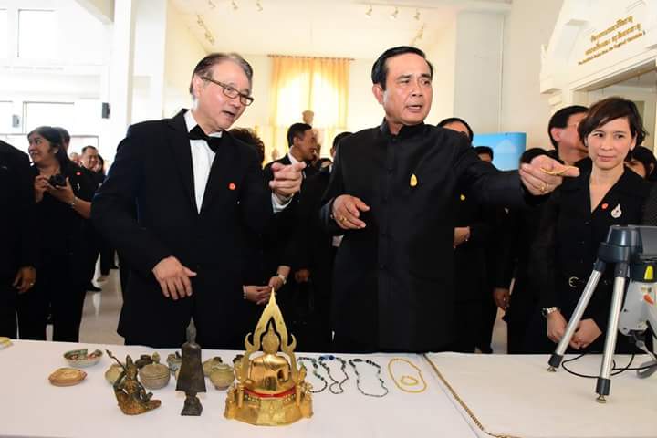 nuclear_pr's tweet photo. นายกฯประยุทธ์ เยียมชมผลงานการตรวจวิเคราะห์ทองโบราณด้วยรังสีเอกซ์ของ สทน.#นิวเคลียร์เทคโนโลย ี#XRF #สทน.#radiation #nuclearinthailand https://t.co/lArqKdF7ve