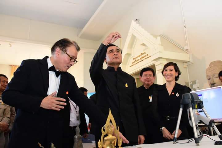 nuclear_pr's tweet photo. นายกฯประยุทธ์ เยียมชมผลงานการตรวจวิเคราะห์ทองโบราณด้วยรังสีเอกซ์ของ สทน.#นิวเคลียร์เทคโนโลย ี#XRF #สทน.#radiation #nuclearinthailand https://t.co/lArqKdF7ve