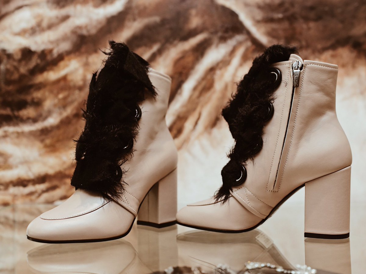 New shoes collection now at #RoomandRumours 🍁 #roomtoshop Sezonun en yeni ayakkabıları şimdi Room and Rumours'da!