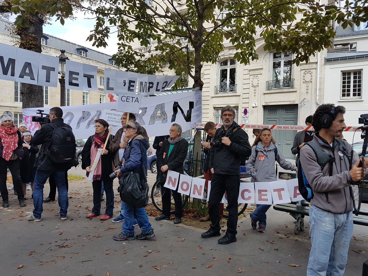 Clémentine Autain tweet media