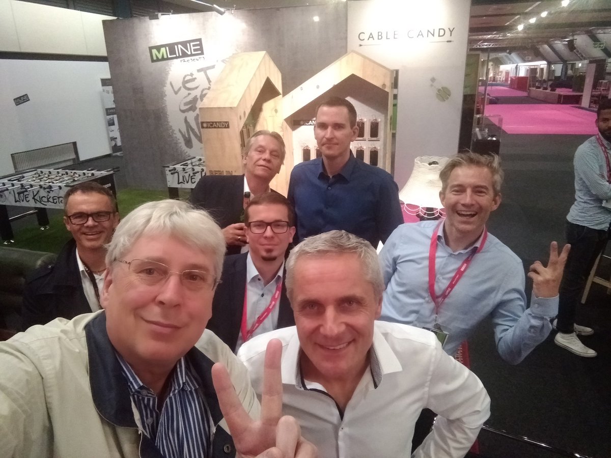 KarlCarstens2's tweet photo. Das war die IFA 2017.Danke an alle die dabei waren und an unsere Sponsoren. #IFA2017 #lausbub #mercurehotelmoa #adac #mline #moreeffects uvw https://t.co/DYFPEShtlU