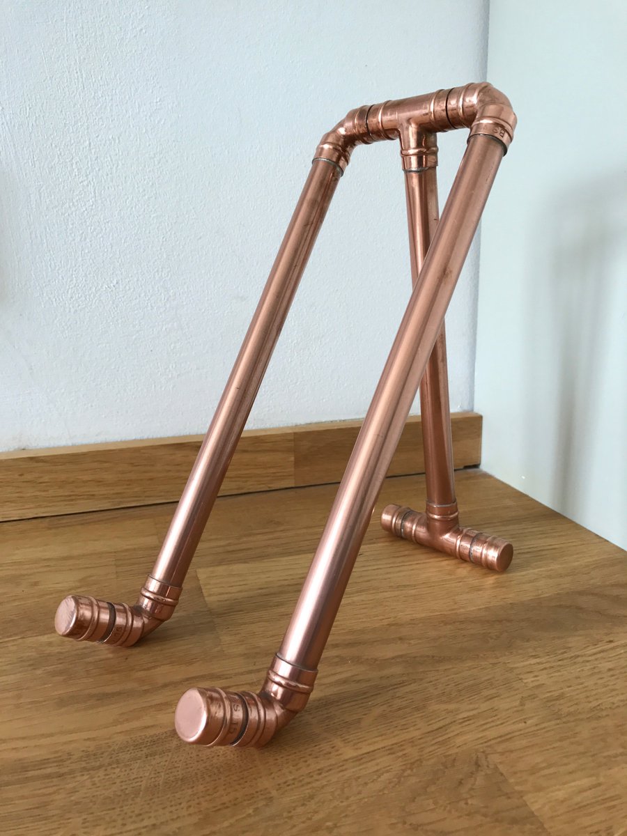 TEDLAMPUK's tweet photo. iPad stands in copper! https://t.co/kyJHZ4Rc2B