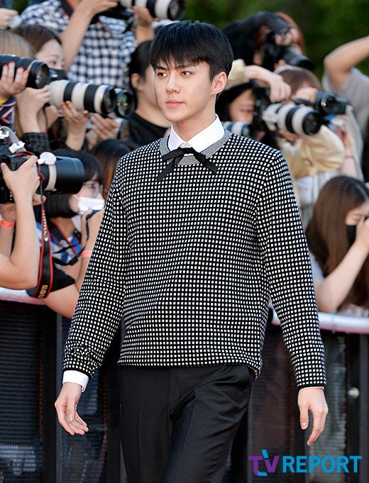 hellomydreamz's tweet image. ฮุนไฟ🔥ผู้เปลี่ยนพรมแดงให้เป็นรันเวย์ Make it happen~😂 จิกไปเลยรูกแม่ 555555555 #เซฮุนคนดีที่โลกลืม #exo #SoribadaAwards #SEHUN