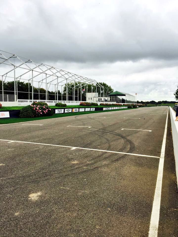 _THE_MARKET_'s tweet photo. Two perfect ingredients, time for some fun! 🏁 #GreystoneGT #McLaren https://t.co/ZJhBeGHqkA