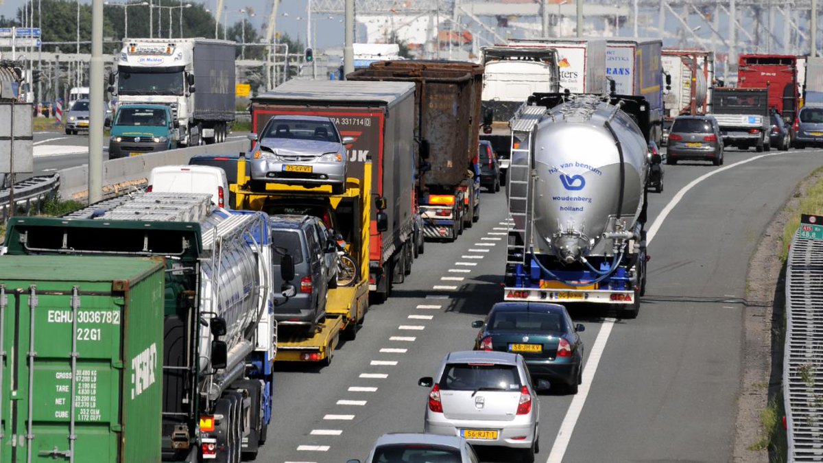 ixolution's tweet image. Bedrijvigheid in transportsector in jaren niet zo hoog: bit.ly/2fzDkoO #transport #logistiek