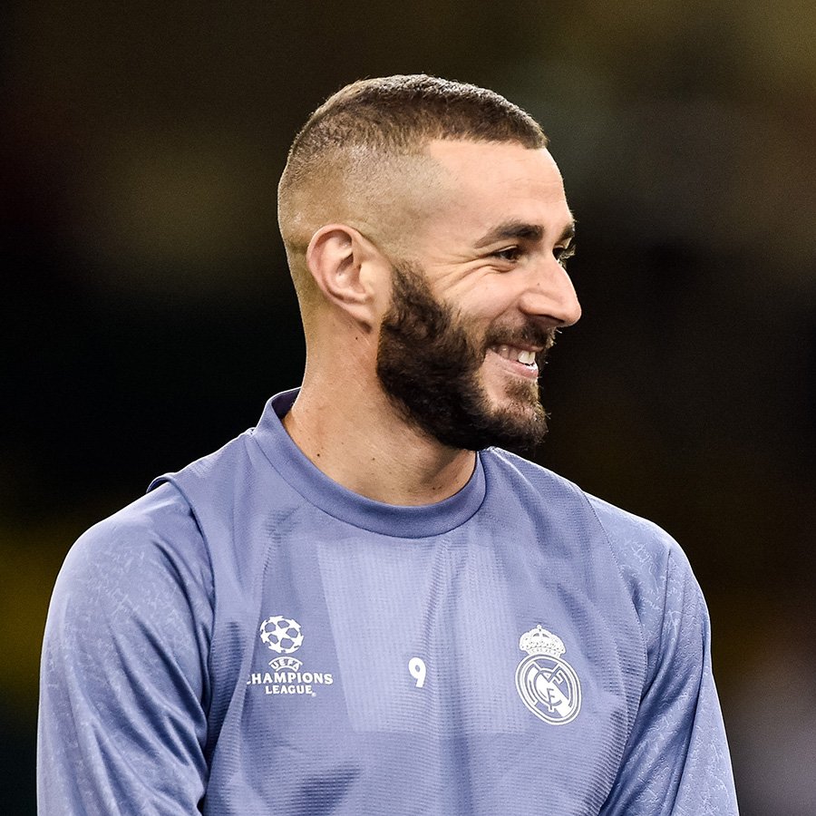 Benzema's new contract includes a release clause of € 1 billion. 