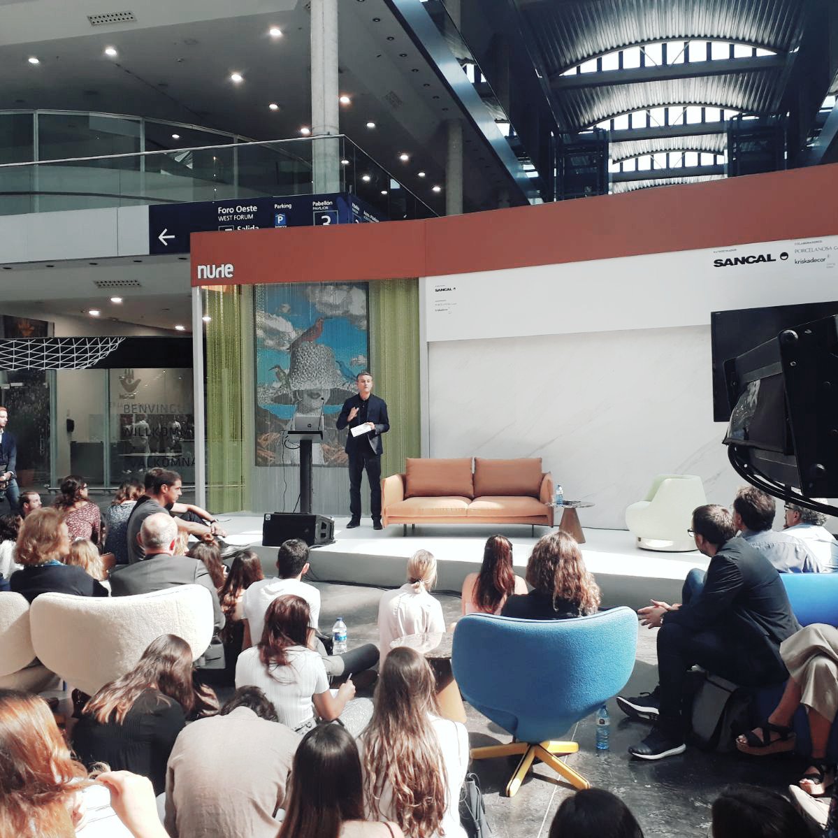 BAMBU_Studio's tweet photo. Siempre aprendiendo cosas nuevas...;)
Conferencia del gran #MarioRuiz, en @habitatvalencia https://t.co/DMDxPmd3oA