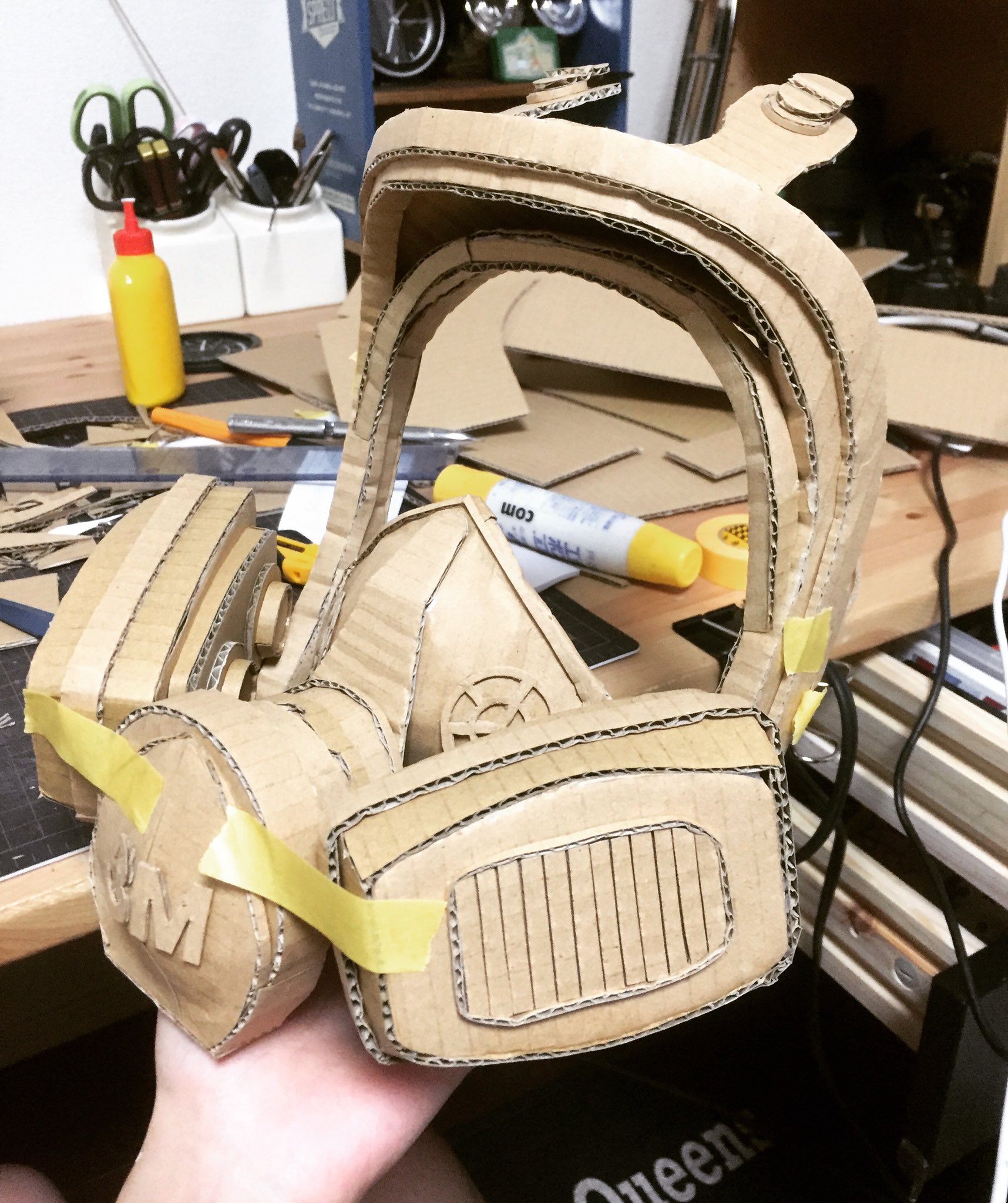 大野萌菜美 ダンボール En Twitter ガスマスクを作っていたときの写真 ダンボール ガスマスク 3m Gasmask Cardboard 防毒面具 T Co Ver6dxpai8