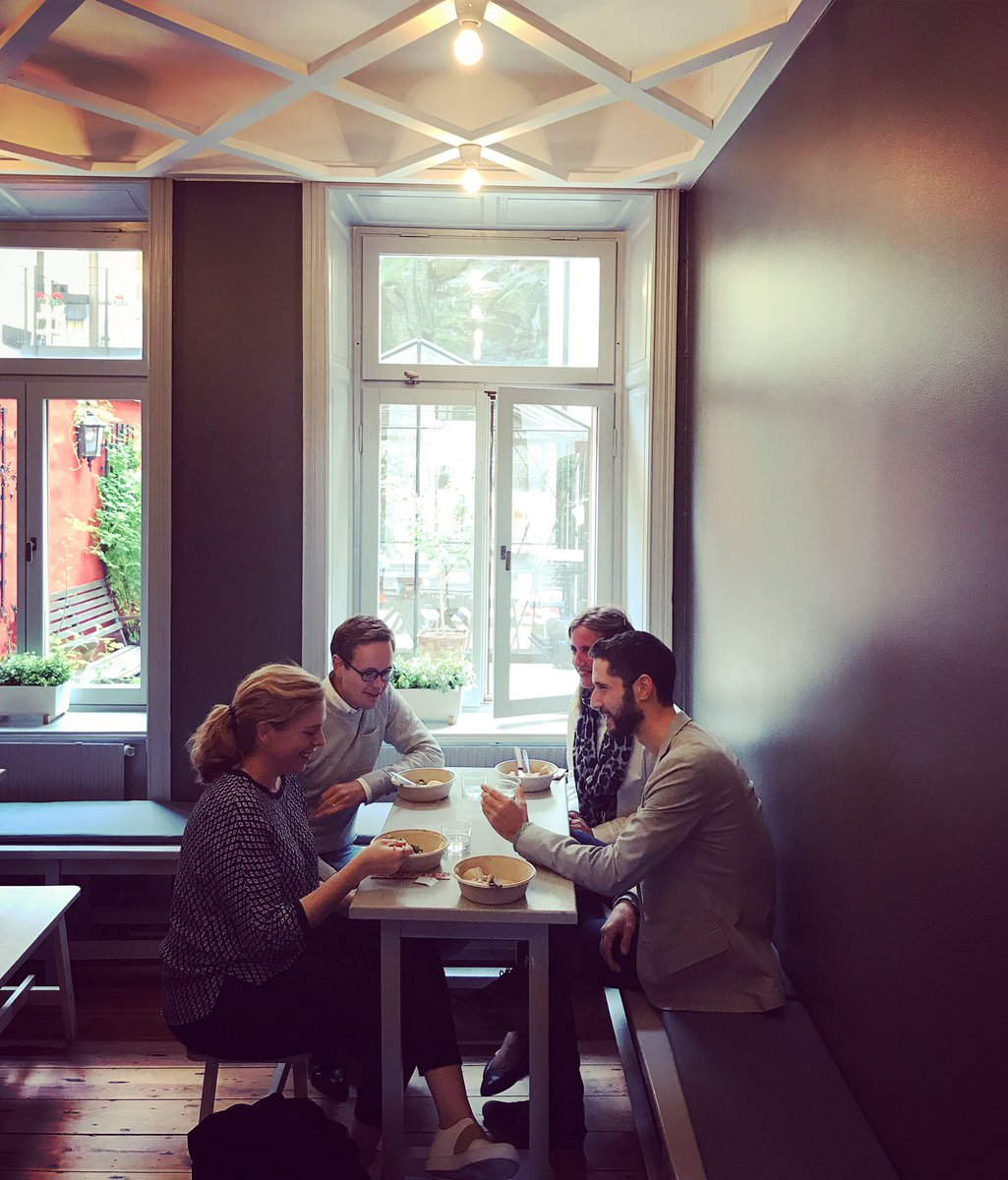 Misum möter <a href="/Sustainergies/">Sustainergies</a> som vill att fler ska jobba mer med hållbarhet. Bra mål!
#hållbarhet #studenter #lunchmöte #samarbete