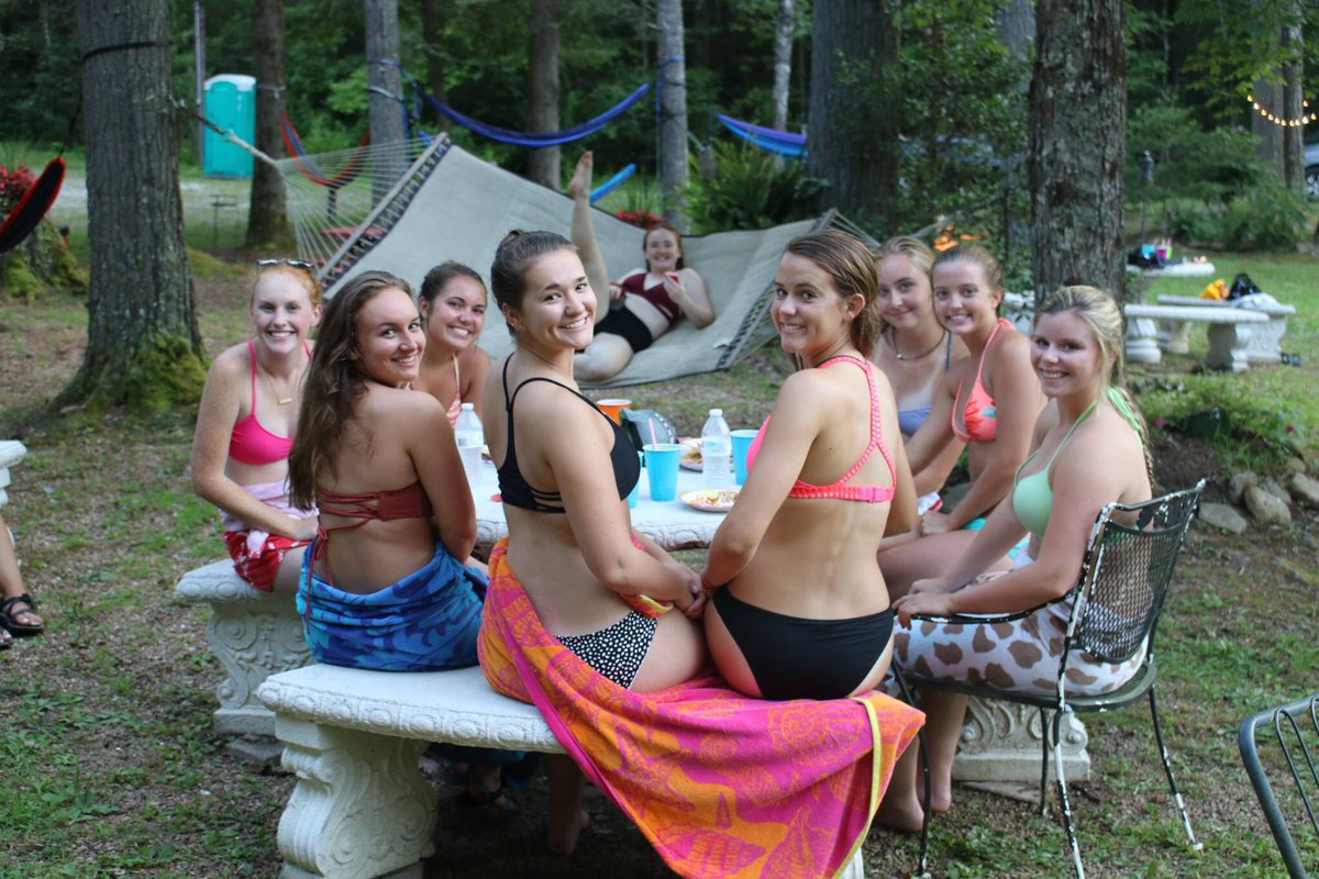 mandyfinks's tweet image. Happy 17th birthday @MorganIgou !! 💋 love you so much have a great day 💗